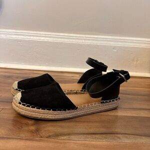 Closed toe black sandals